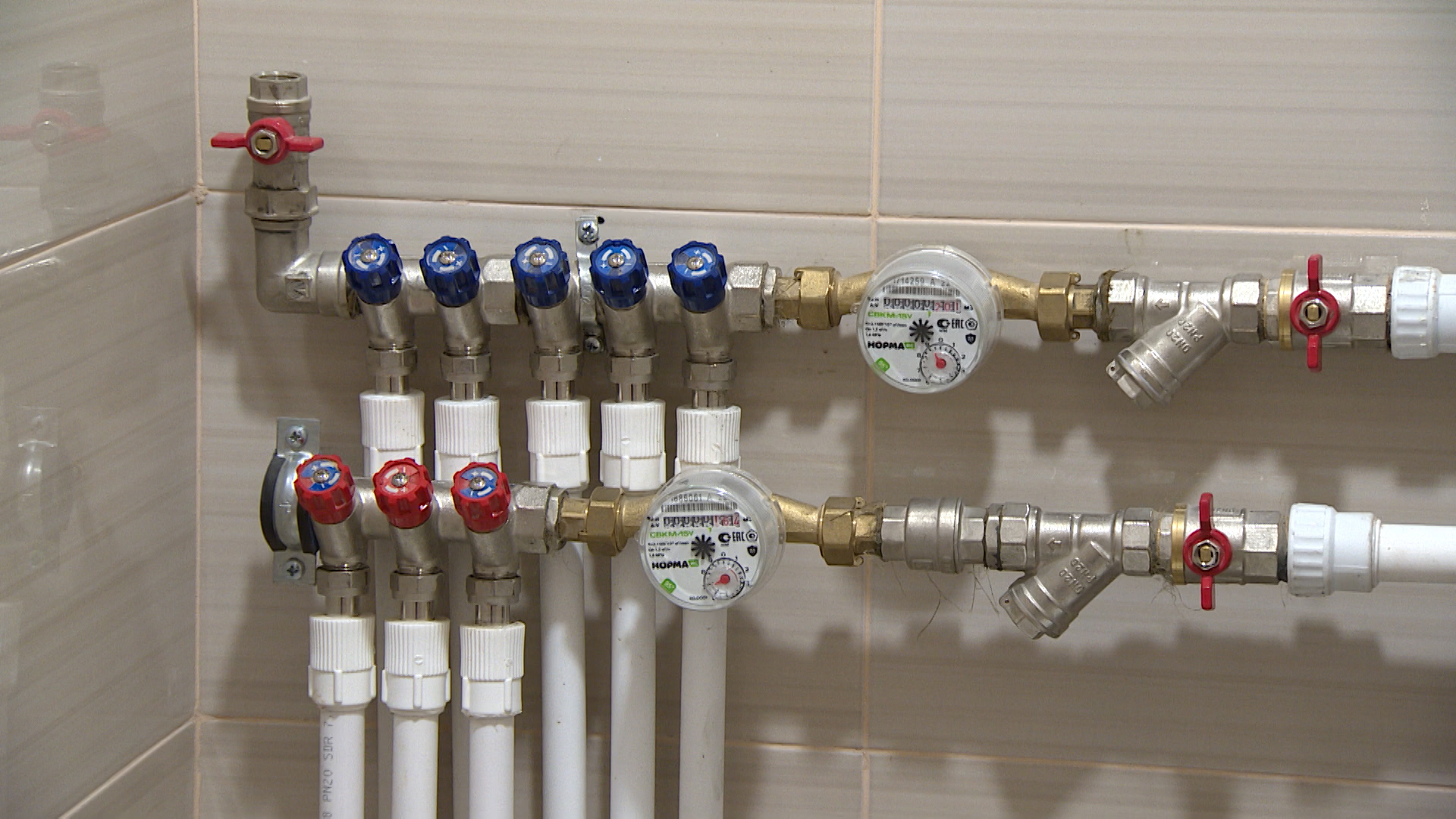 Тарифы на коммунальные услуги в Петербурге не изменятся до 1 июля 2024 года