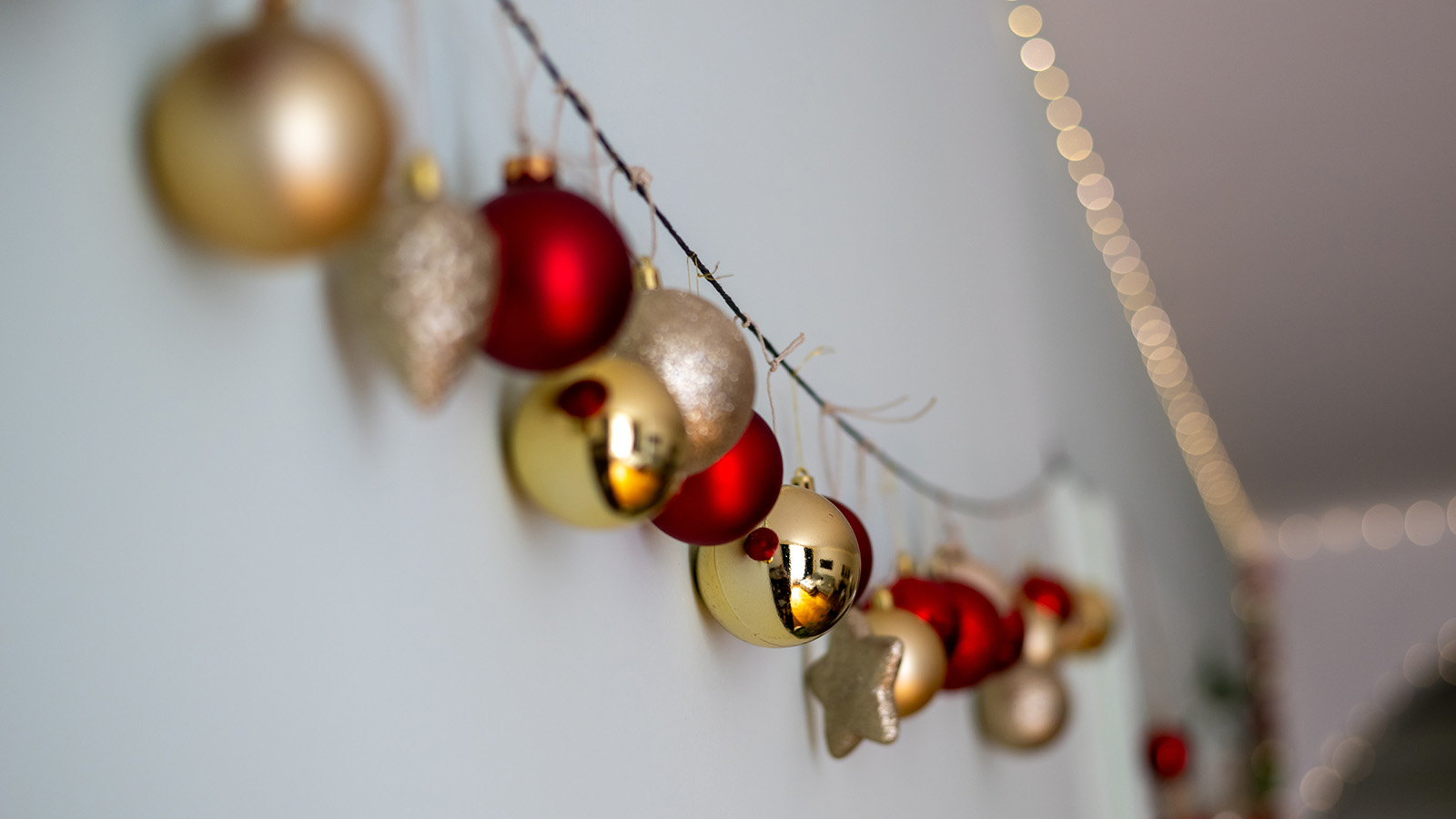 За украшение лестничных площадок дома к Новому году может грозить штраф