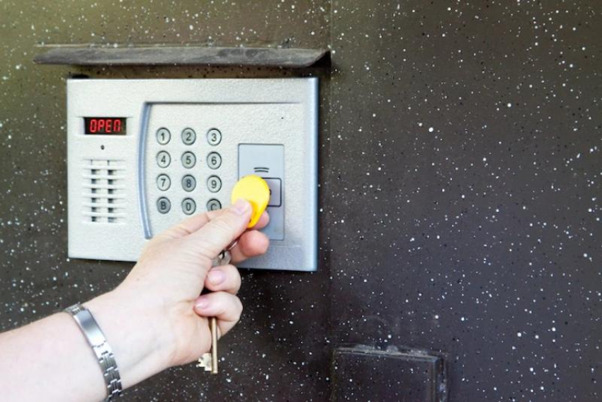 В Петербурге о чрезвычайных ситуациях начнут оповещать и через домофон В Петербурге о чрезвычайных ситуациях начнут оповещать и через домофон