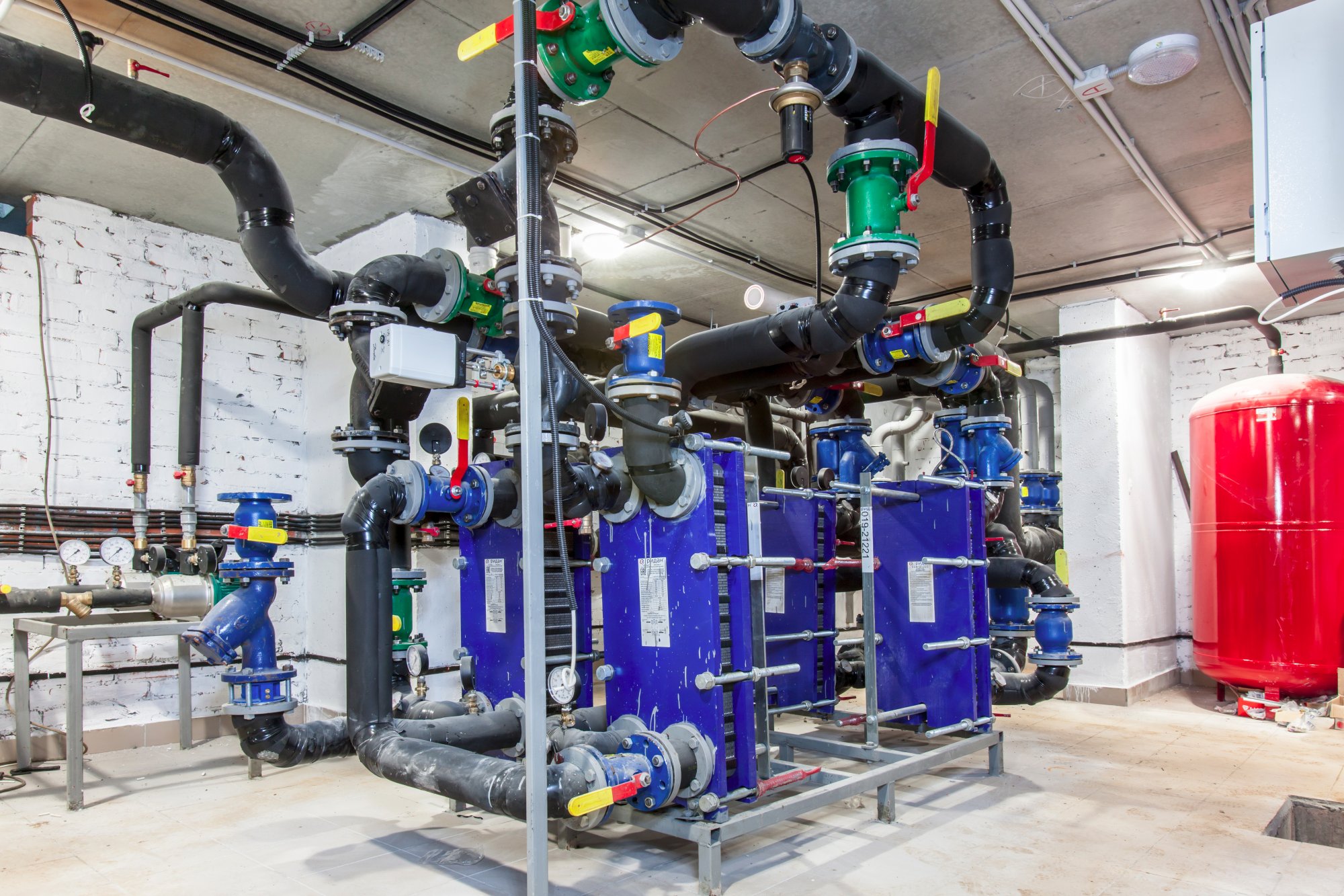 Верховный Суд РФ: МКД с индивидуальным тепловым пунктом не вправе переходить на "прямые" договоры с РСО