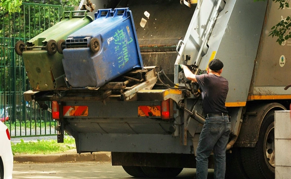 КС признал законным расчет платы за вывоз мусора по площади жилья