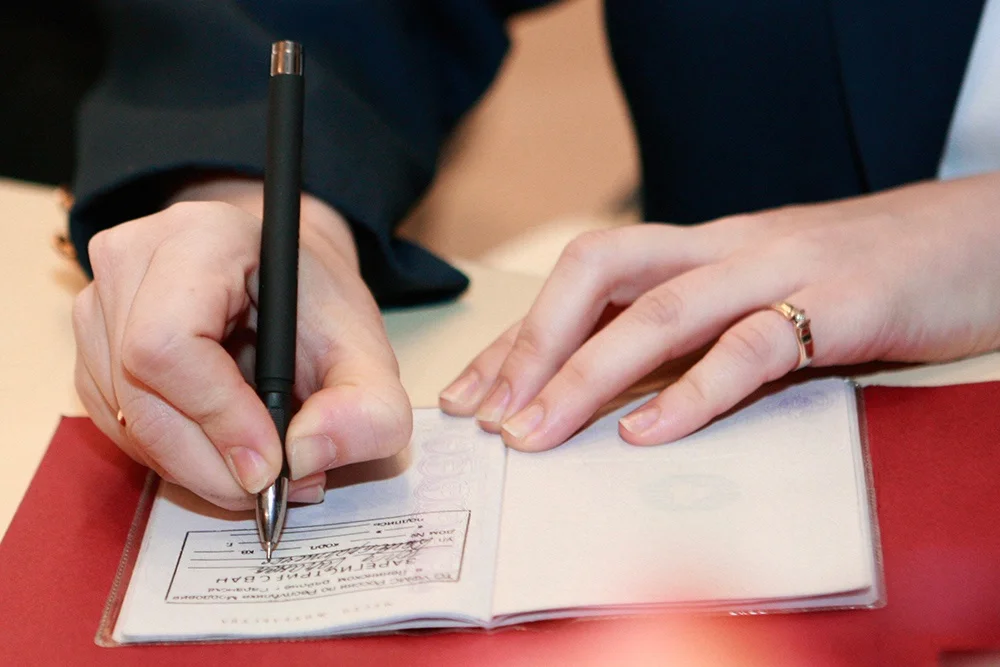 Можно ли прописаться без посещения паспортного стола