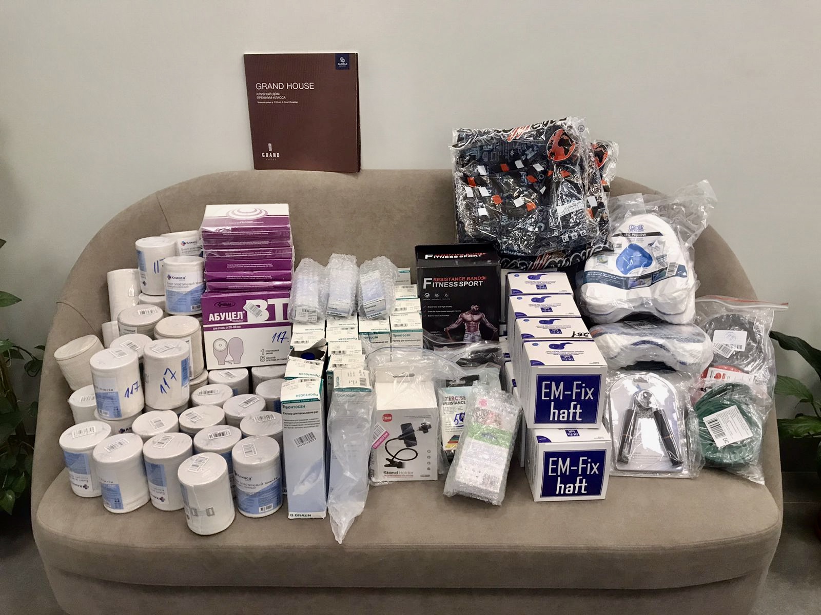 COSMOSERVICE организовал гуманитарную акцию "Белый Цветок" для прифронтовых военных медиков в зоне СВО