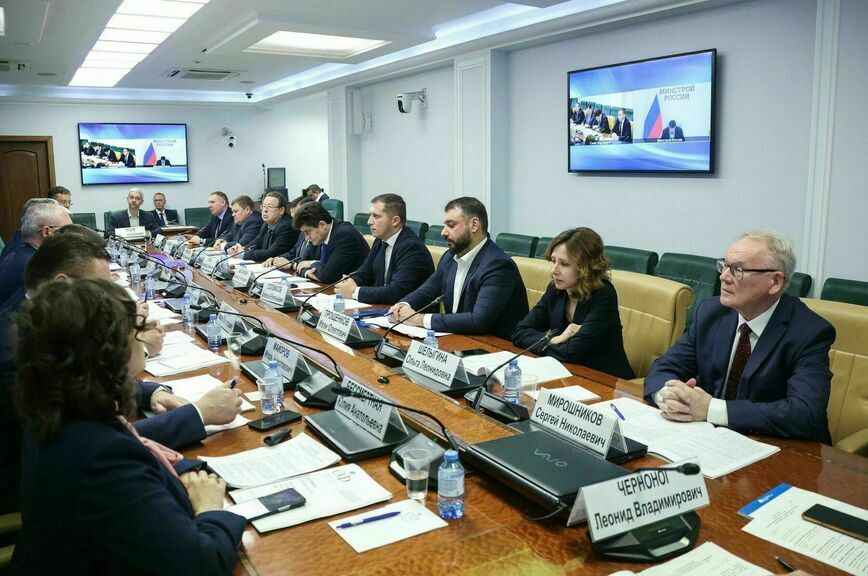 Минстрой создает в России единую систему замены лифтов